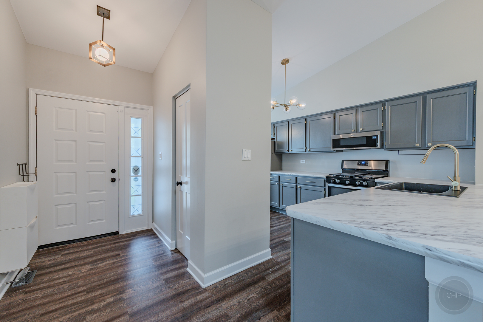 1736 Ranchview Drive, Naperville, IL 60565