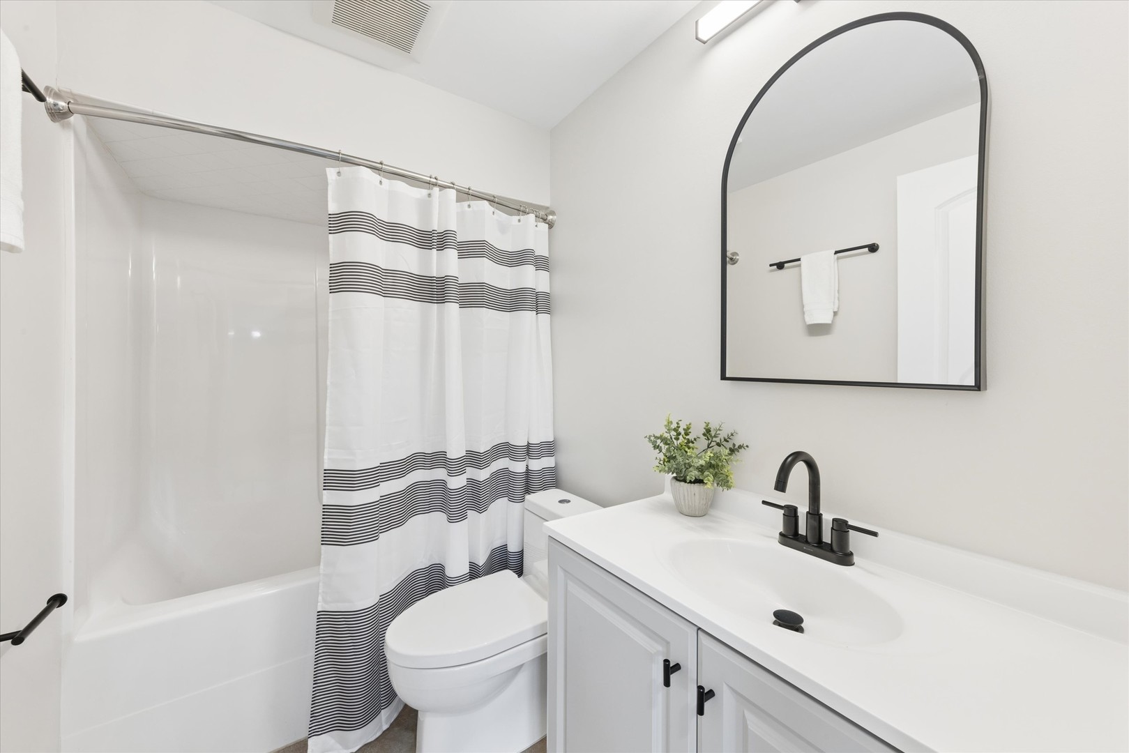 409 Provence Court, Lisle, IL 60532