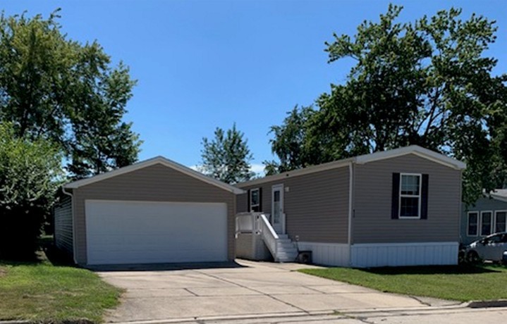 18 Troy Court, Bloomington, IL 61701