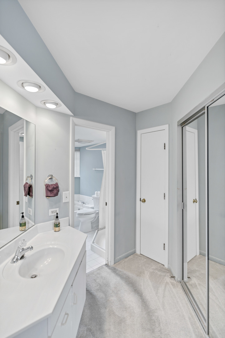 241 Woodstone Circle, Buffalo Grove, IL 60089