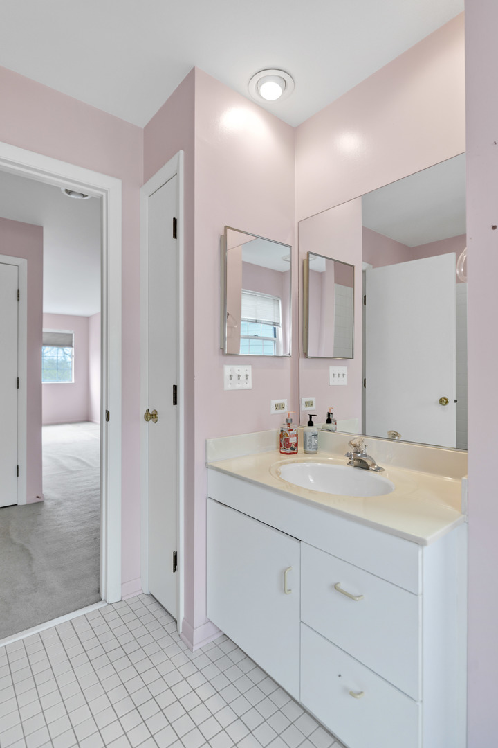 241 Woodstone Circle, Buffalo Grove, IL 60089