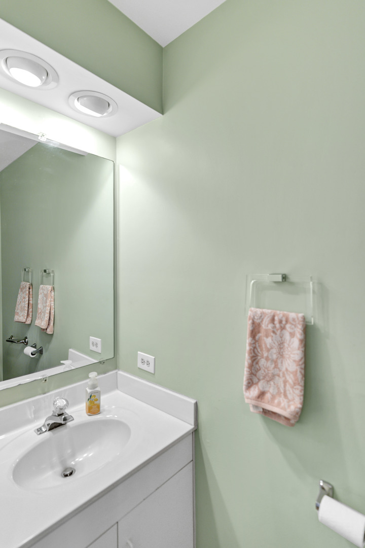 241 Woodstone Circle, Buffalo Grove, IL 60089