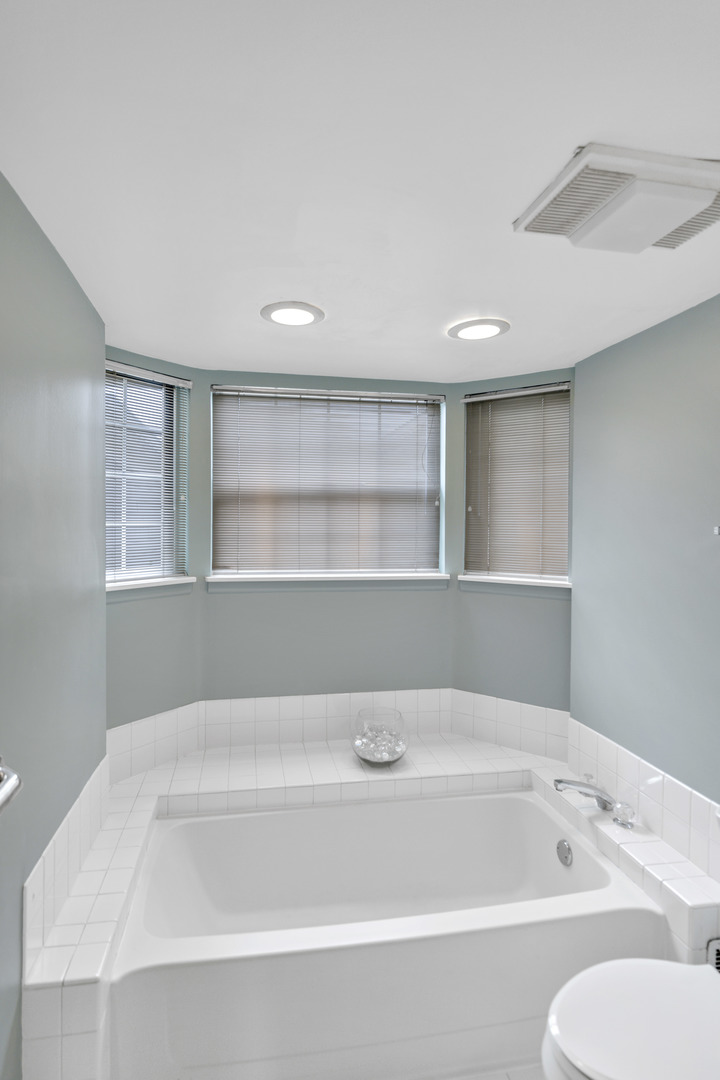 241 Woodstone Circle, Buffalo Grove, IL 60089