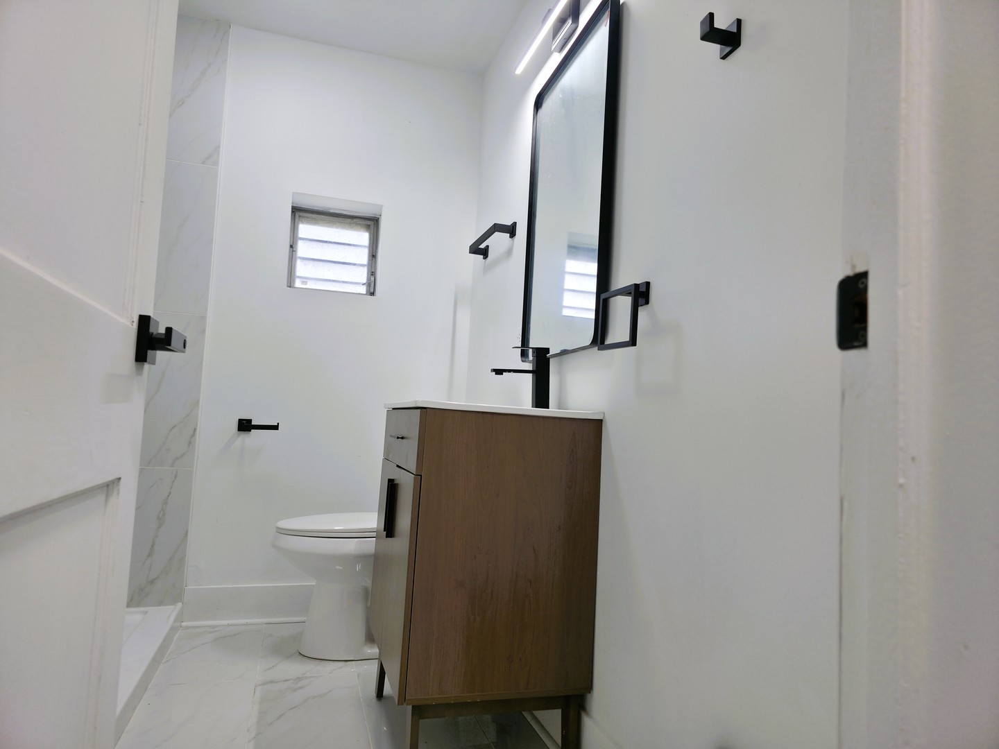 10055 S Oglesby Avenue, Chicago, IL 60617