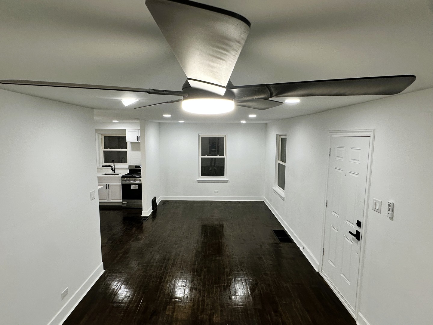 10055 S Oglesby Avenue, Chicago, IL 60617