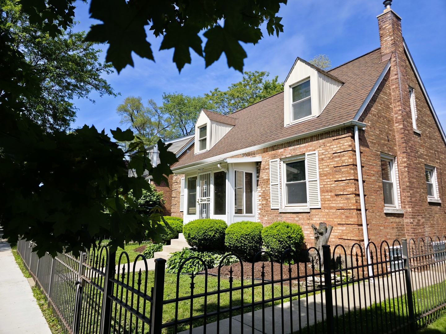 10055 S Oglesby Avenue, Chicago, IL 60617