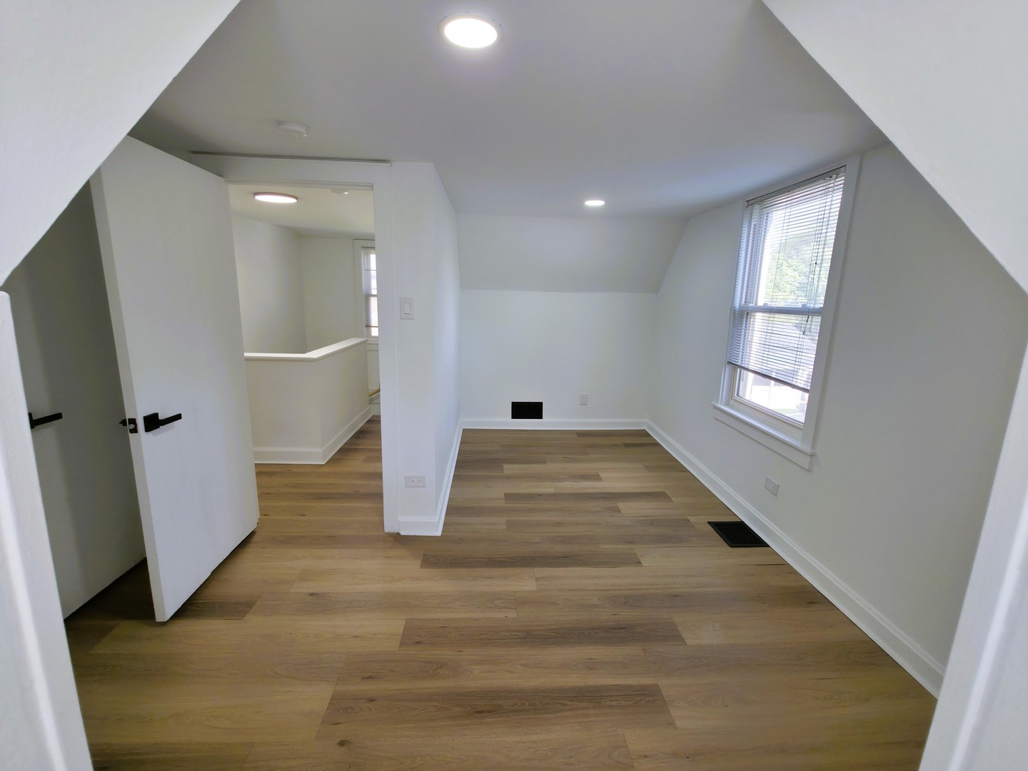 10055 S Oglesby Avenue, Chicago, IL 60617