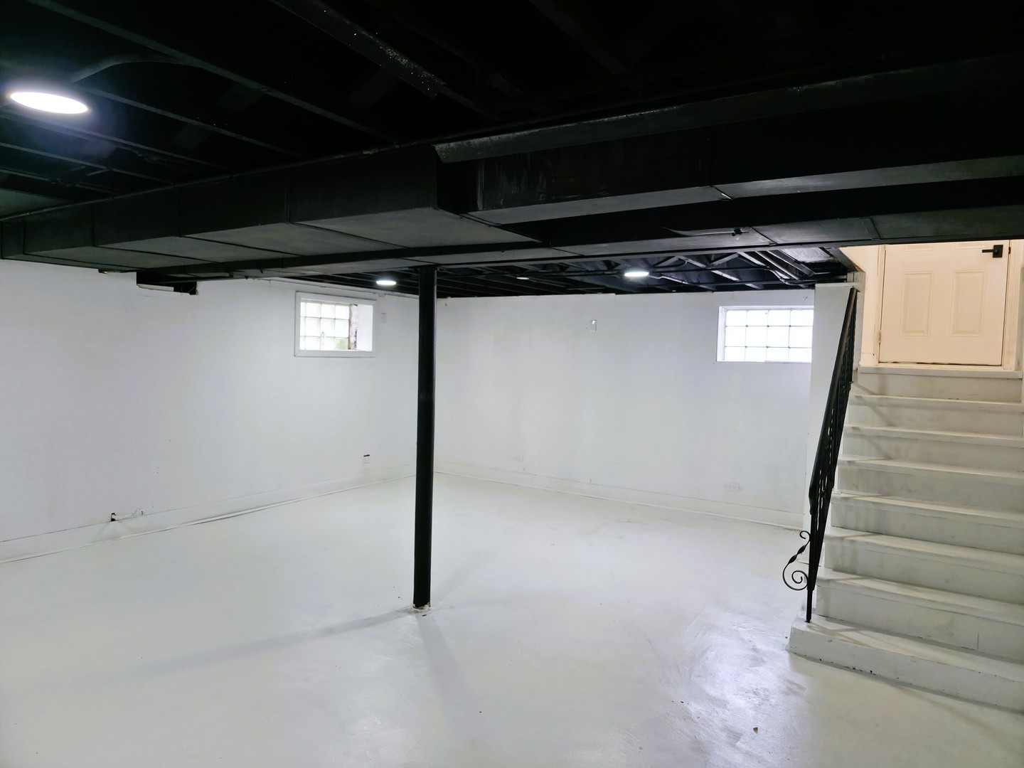 10055 S Oglesby Avenue, Chicago, IL 60617
