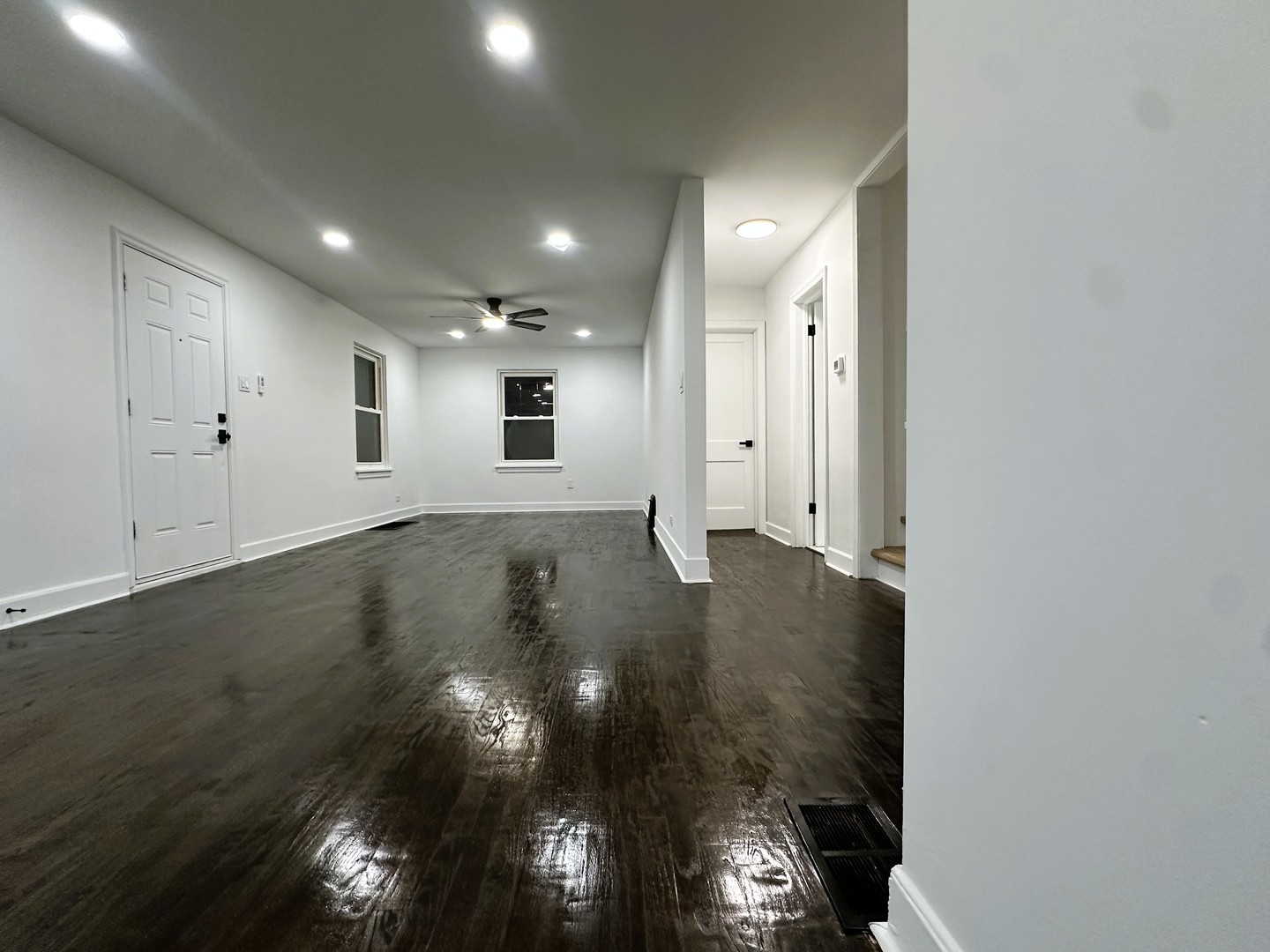 10055 S Oglesby Avenue, Chicago, IL 60617