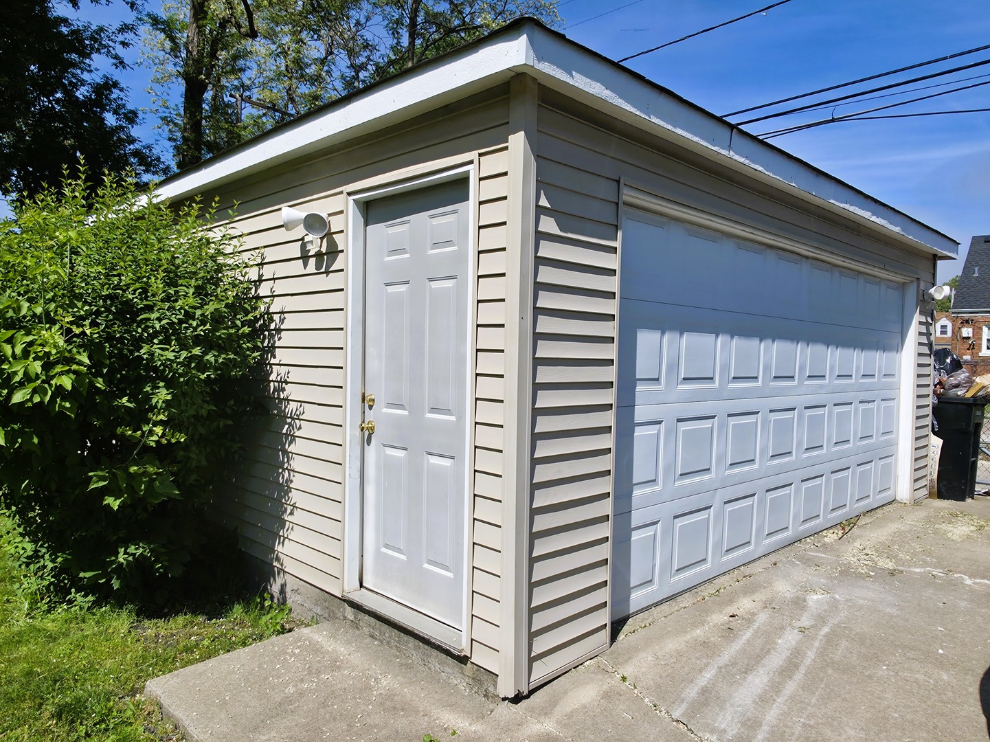 10055 S Oglesby Avenue, Chicago, IL 60617