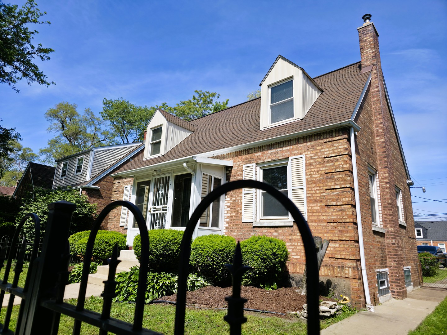 10055 S Oglesby Avenue, Chicago, IL 60617