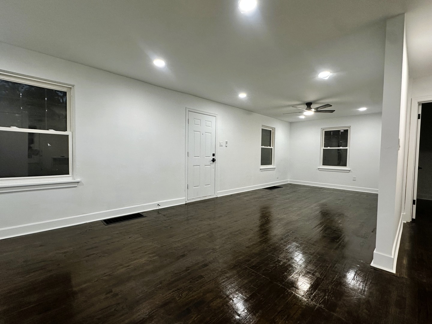 10055 S Oglesby Avenue, Chicago, IL 60617
