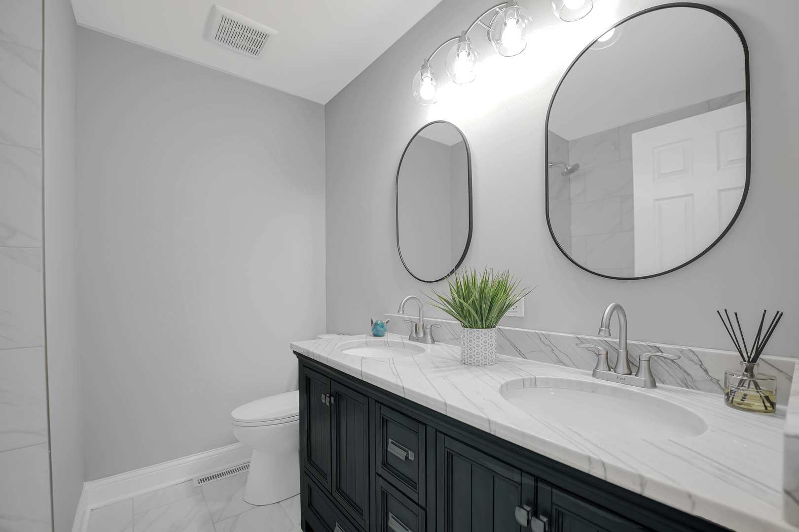 527 N Virginia Avenue, Glenwood, IL 60425