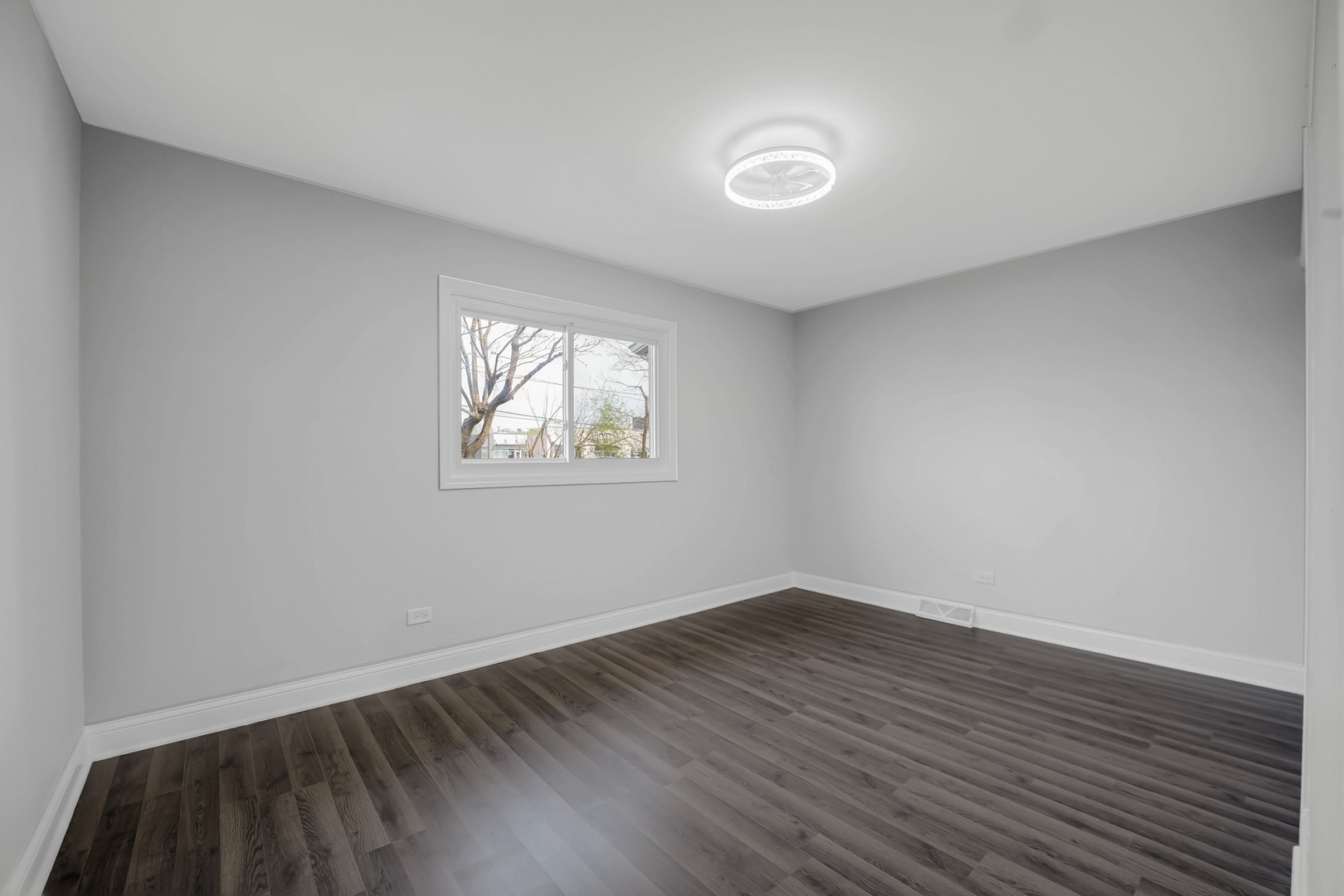 527 N Virginia Avenue, Glenwood, IL 60425