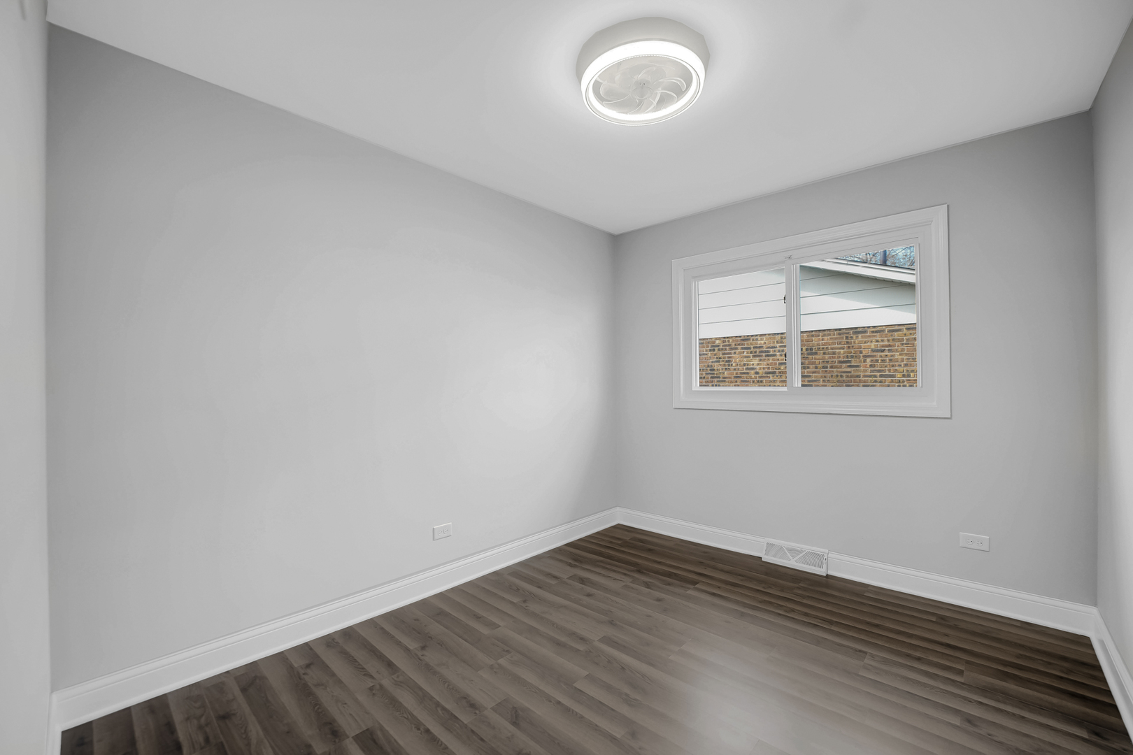 527 N Virginia Avenue, Glenwood, IL 60425