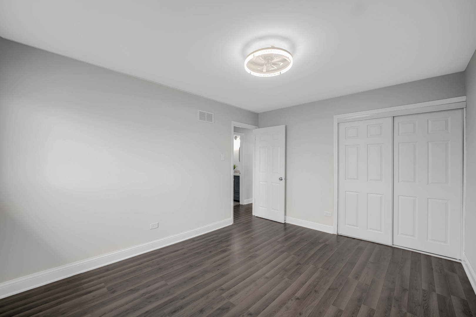 527 N Virginia Avenue, Glenwood, IL 60425