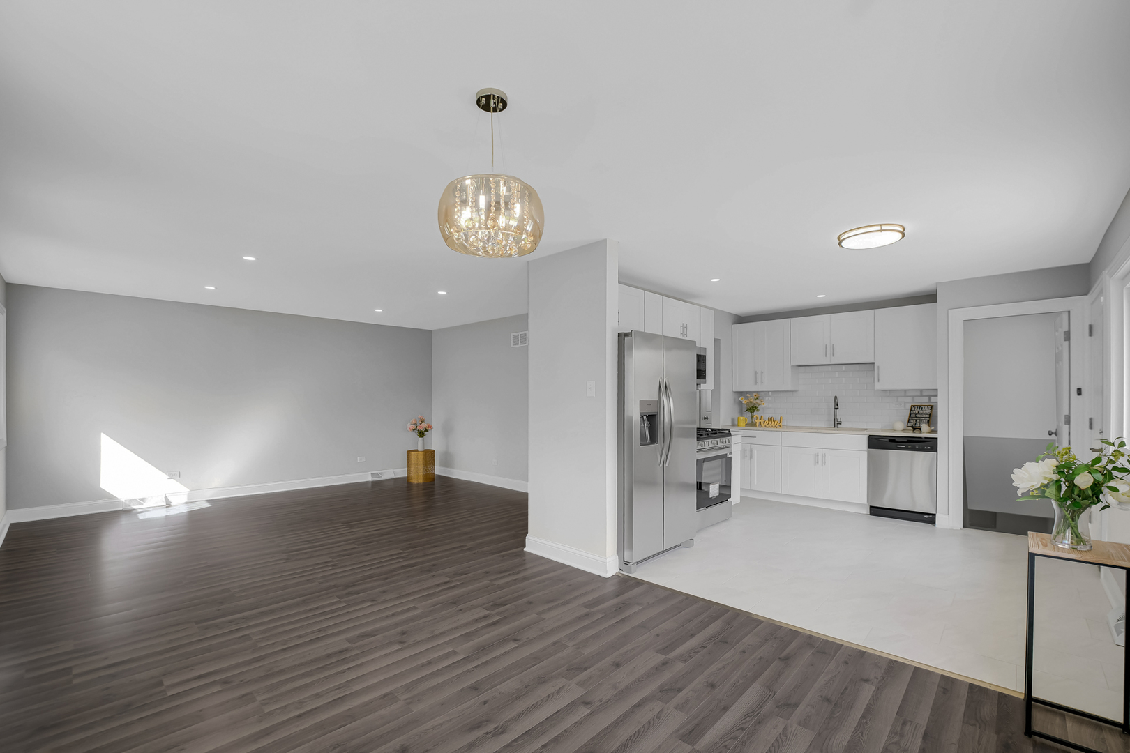 527 N Virginia Avenue, Glenwood, IL 60425