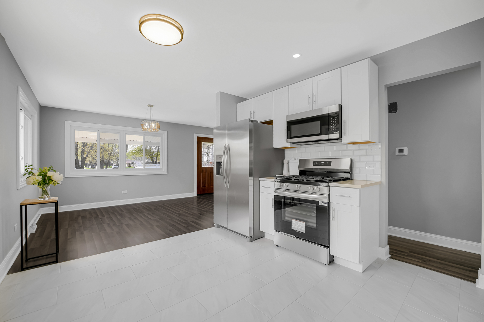 527 N Virginia Avenue, Glenwood, IL 60425