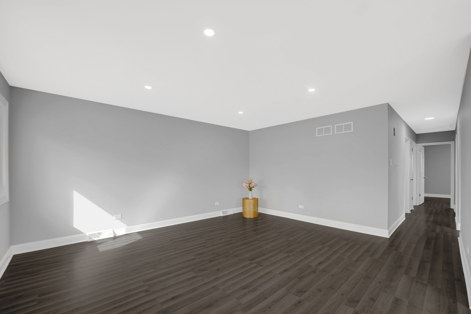 527 N Virginia Avenue, Glenwood, IL 60425