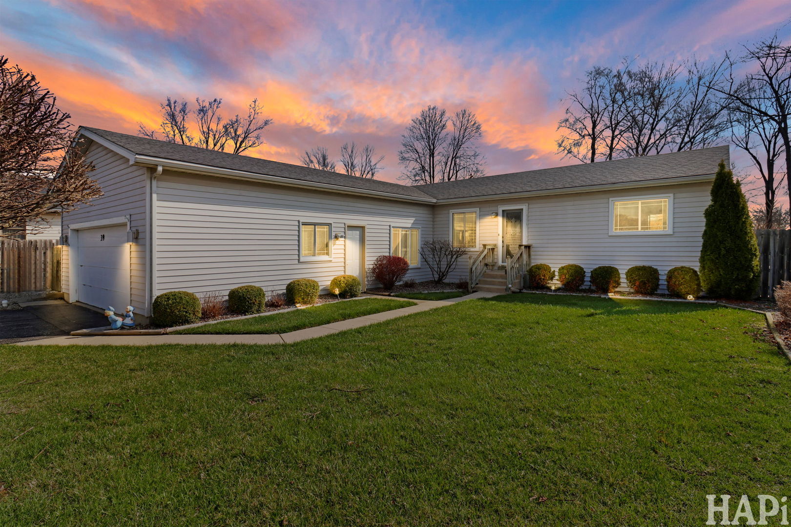 39 Lippincott Road, Fox Lake, IL 60020