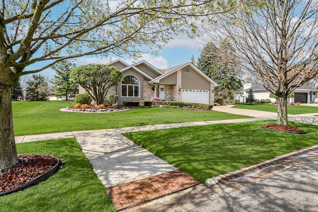 3204 Hickory Creek Drive, New Lenox, IL 60451