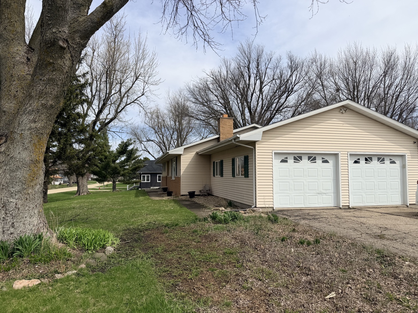 734 1st Street, West Brooklyn, IL 61378