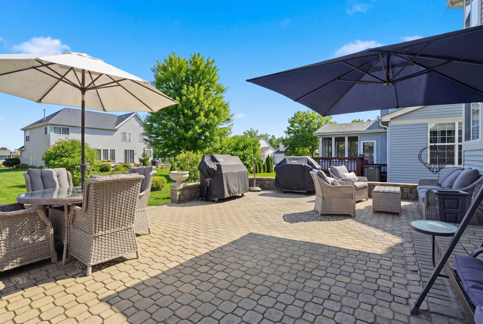 392 E 17th Place, Lombard, IL 60148