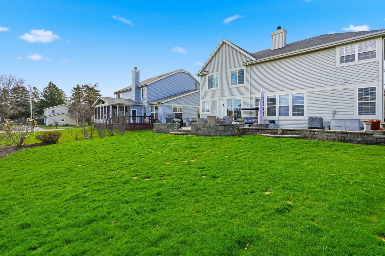 392 E 17th Place, Lombard, IL 60148
