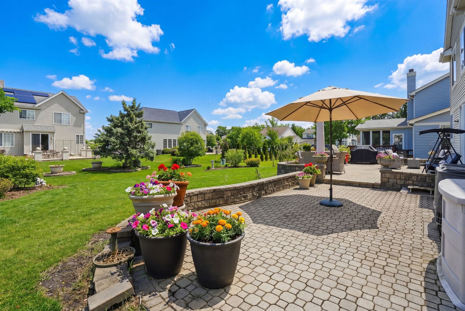 392 E 17th Place, Lombard, IL 60148