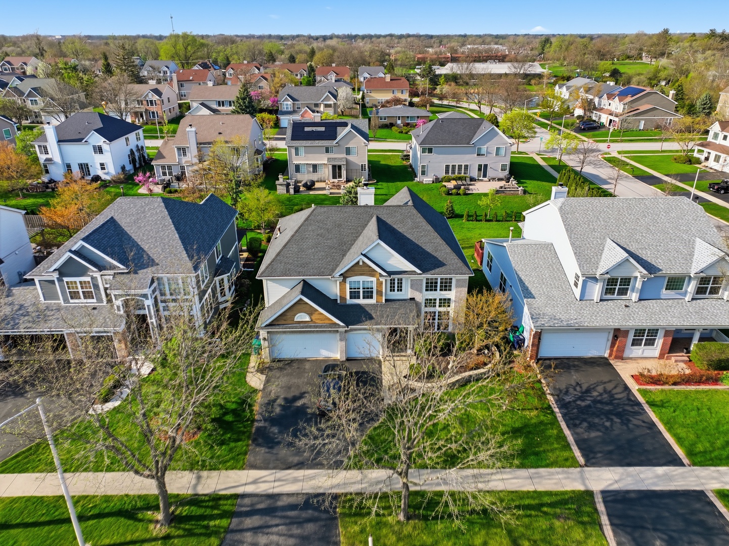 392 E 17th Place, Lombard, IL 60148