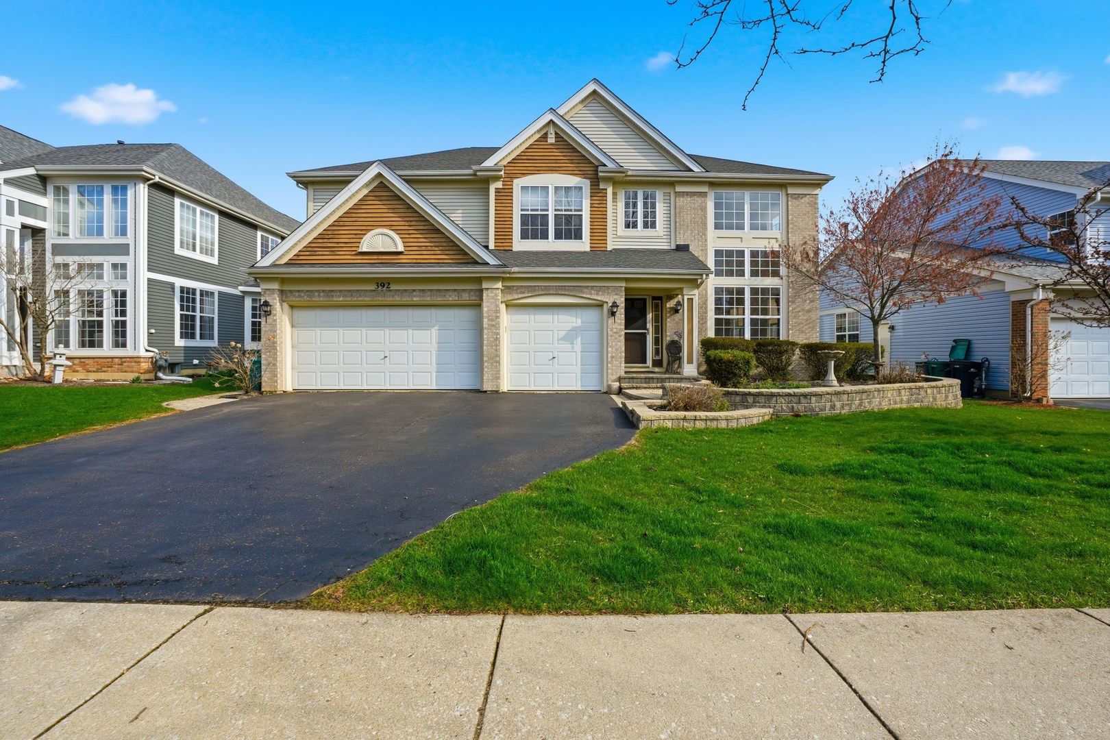 392 E 17th Place, Lombard, IL 60148