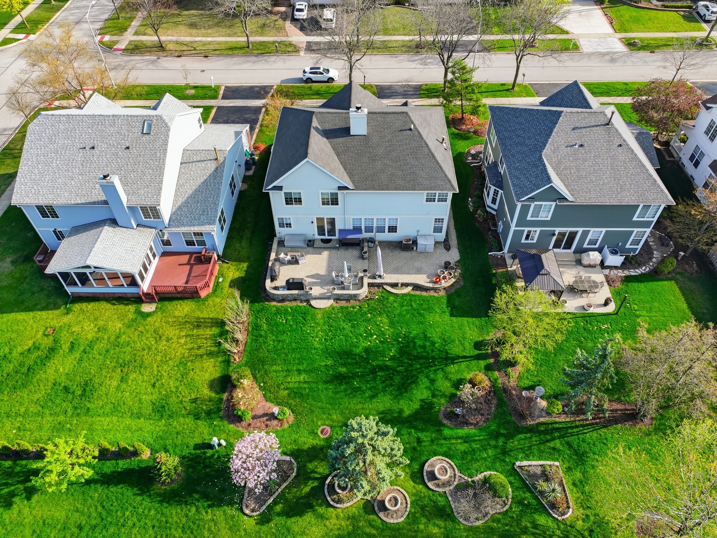 392 E 17th Place, Lombard, IL 60148