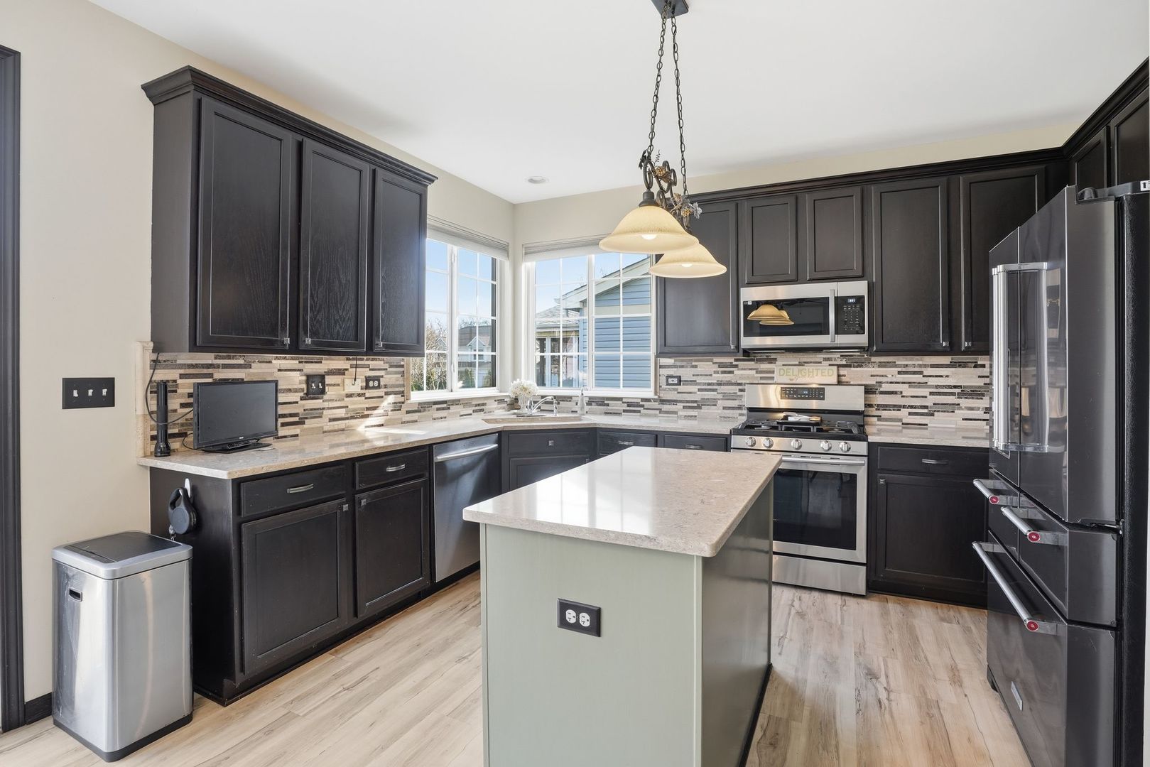 392 E 17th Place, Lombard, IL 60148