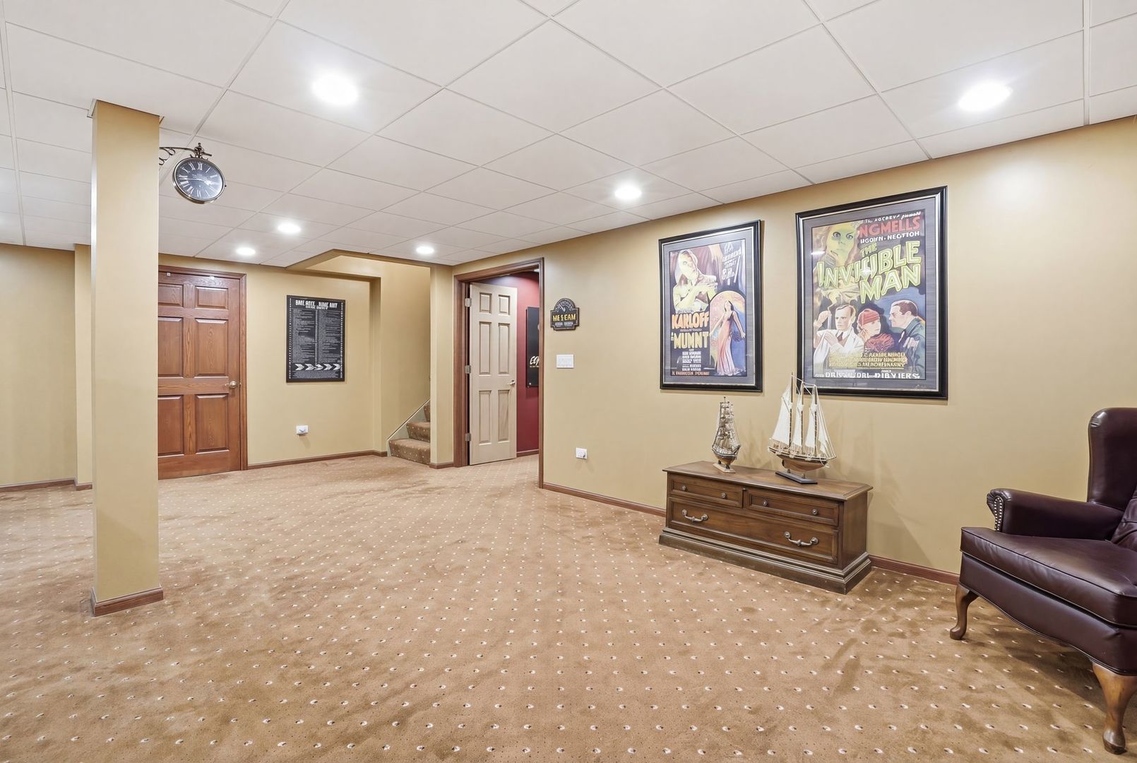 392 E 17th Place, Lombard, IL 60148