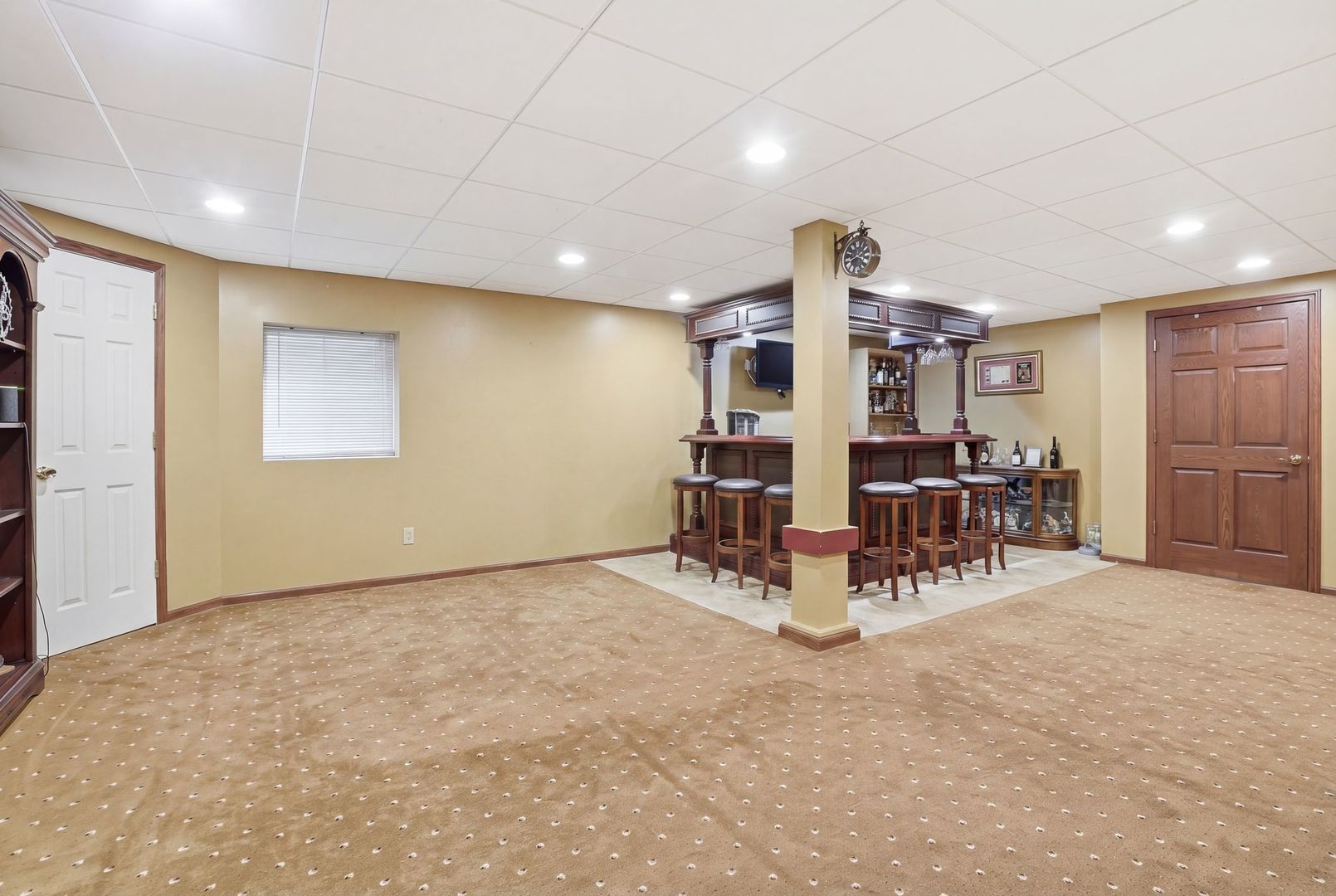 392 E 17th Place, Lombard, IL 60148