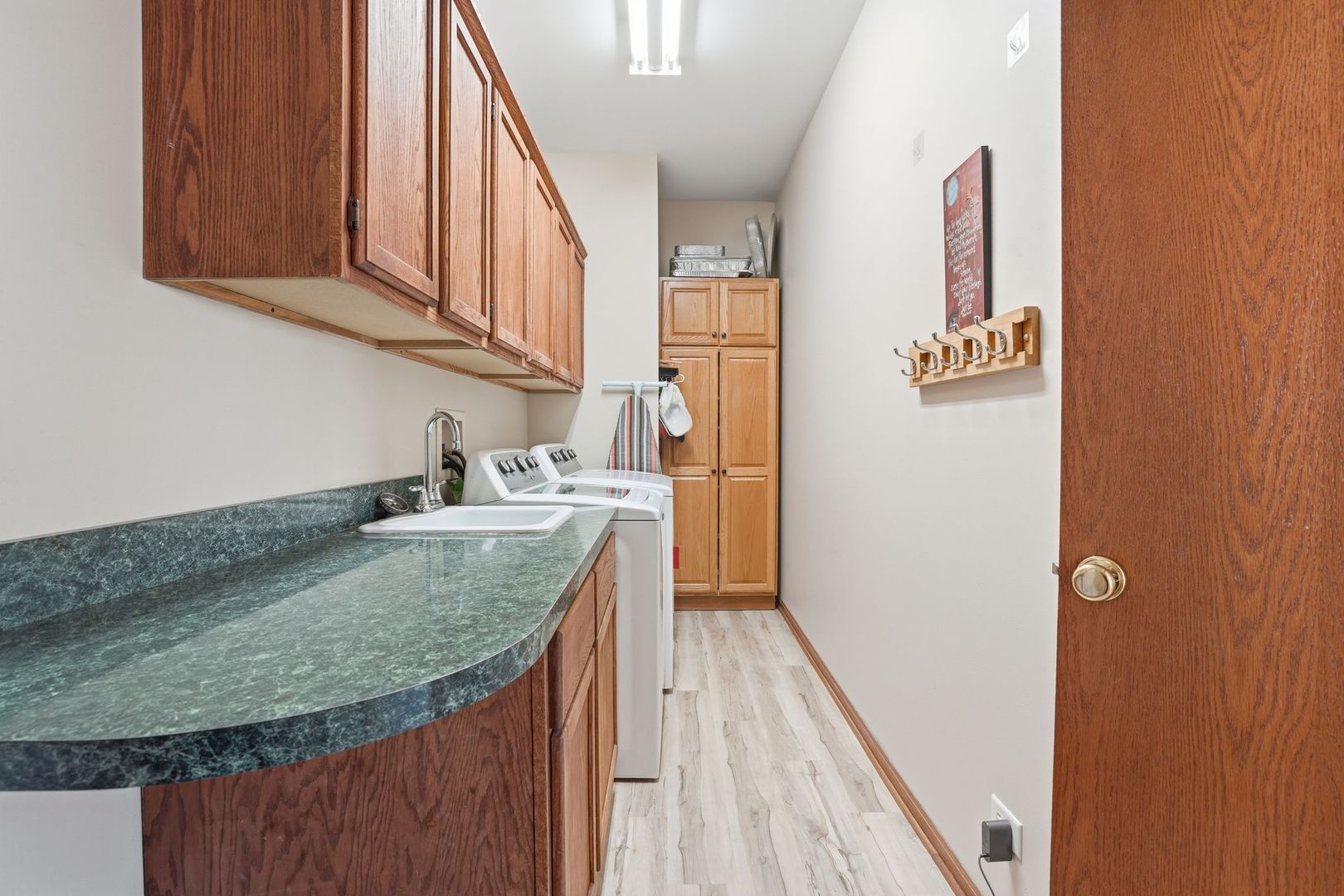 392 E 17th Place, Lombard, IL 60148