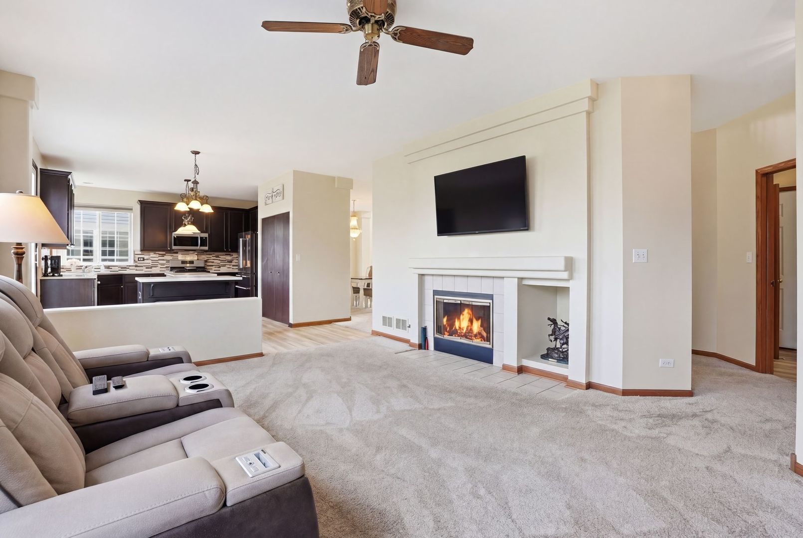392 E 17th Place, Lombard, IL 60148