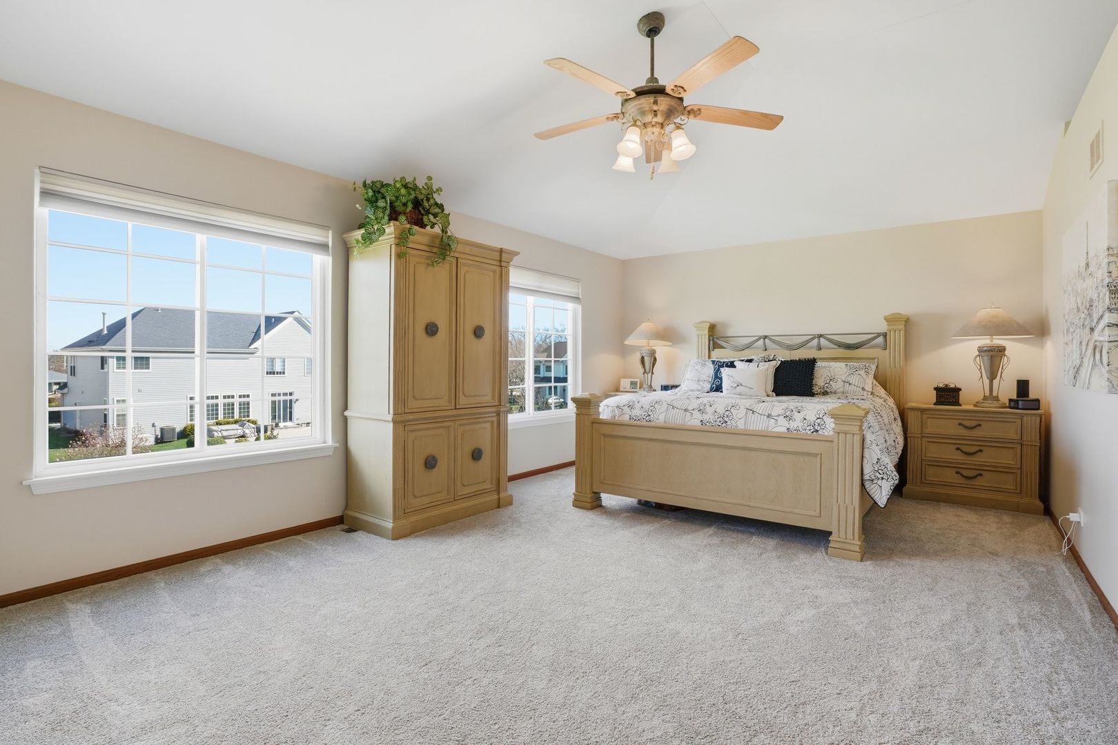 392 E 17th Place, Lombard, IL 60148