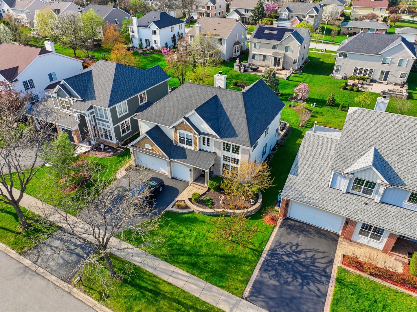 392 E 17th Place, Lombard, IL 60148