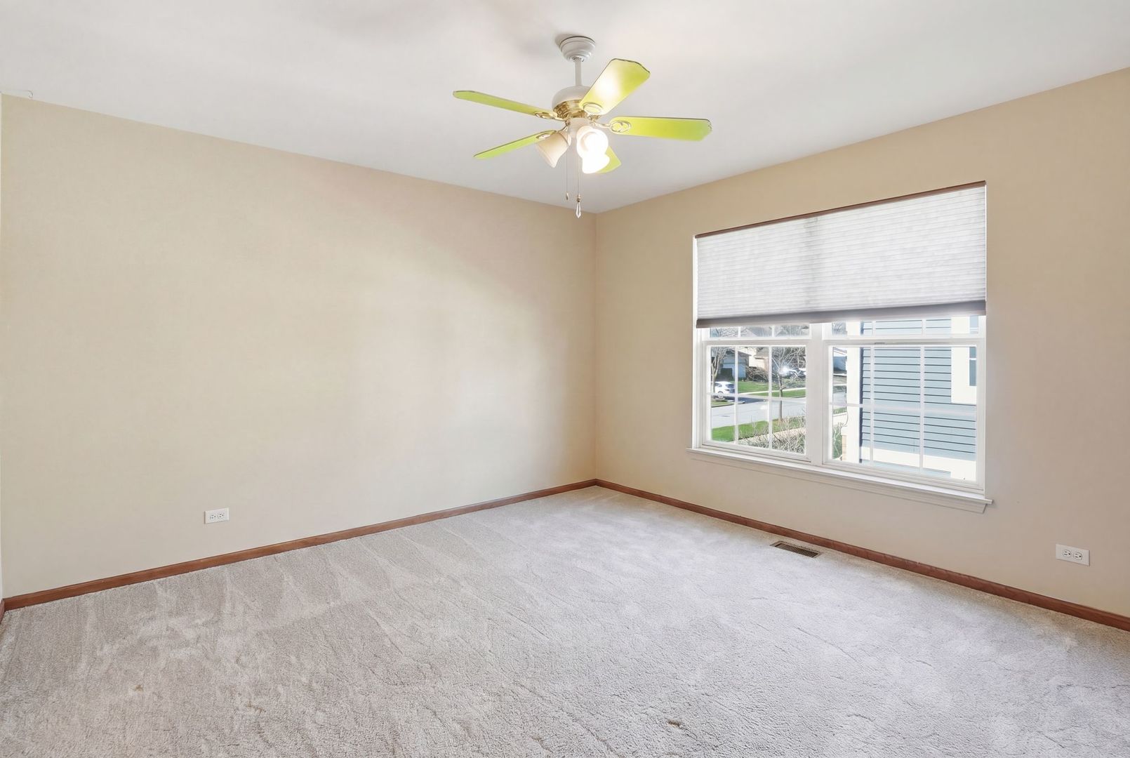 392 E 17th Place, Lombard, IL 60148