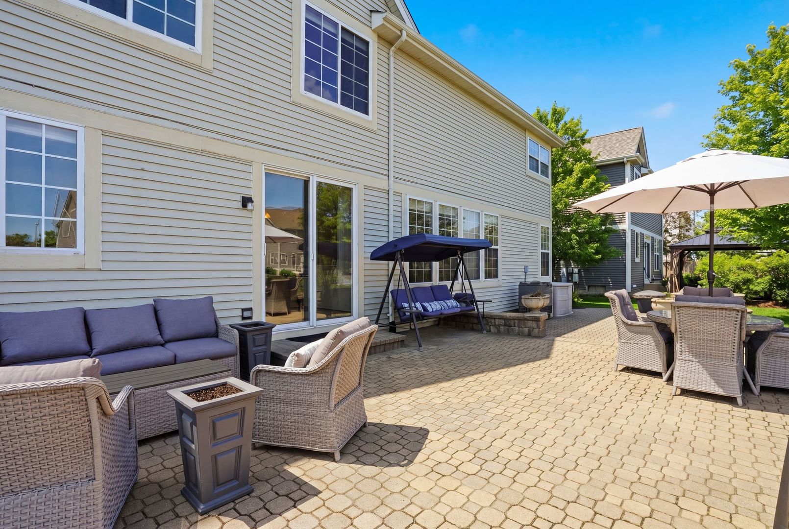 392 E 17th Place, Lombard, IL 60148