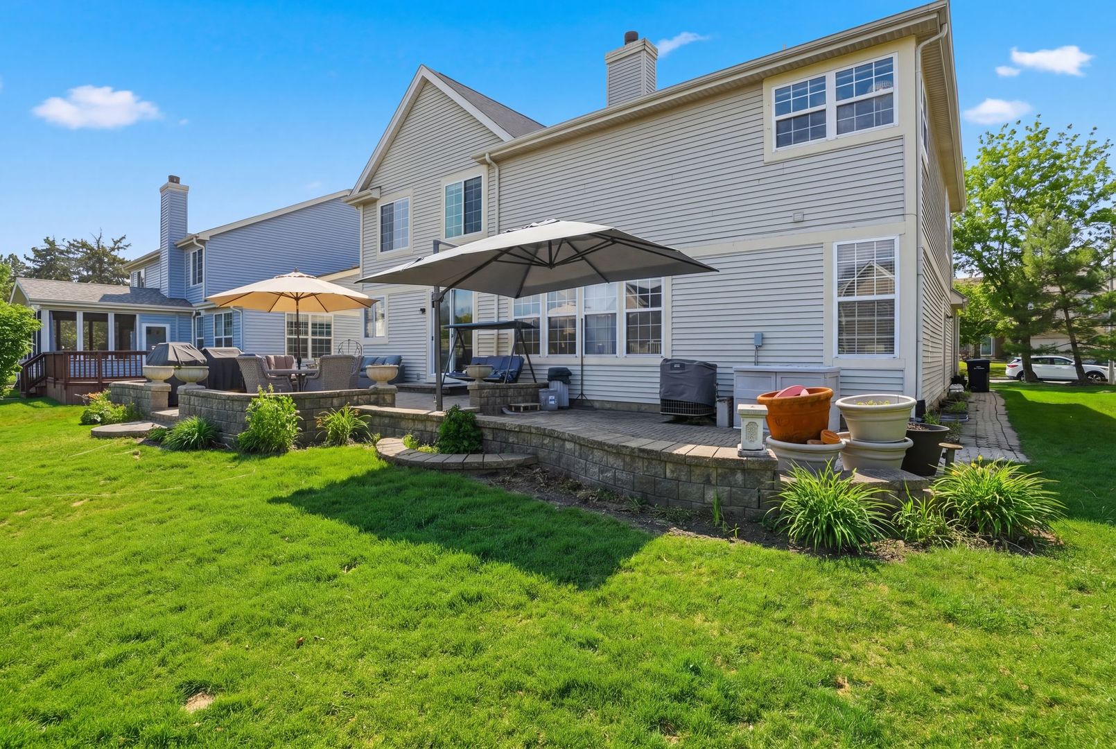 392 E 17th Place, Lombard, IL 60148