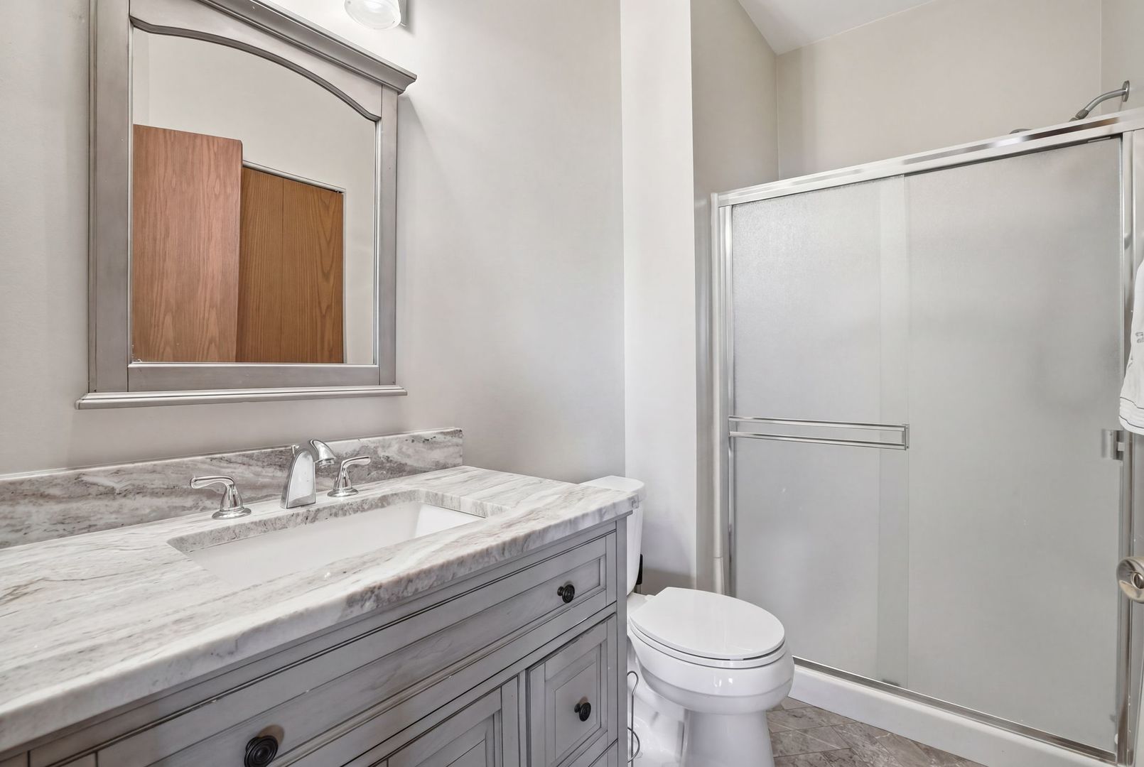 392 E 17th Place, Lombard, IL 60148