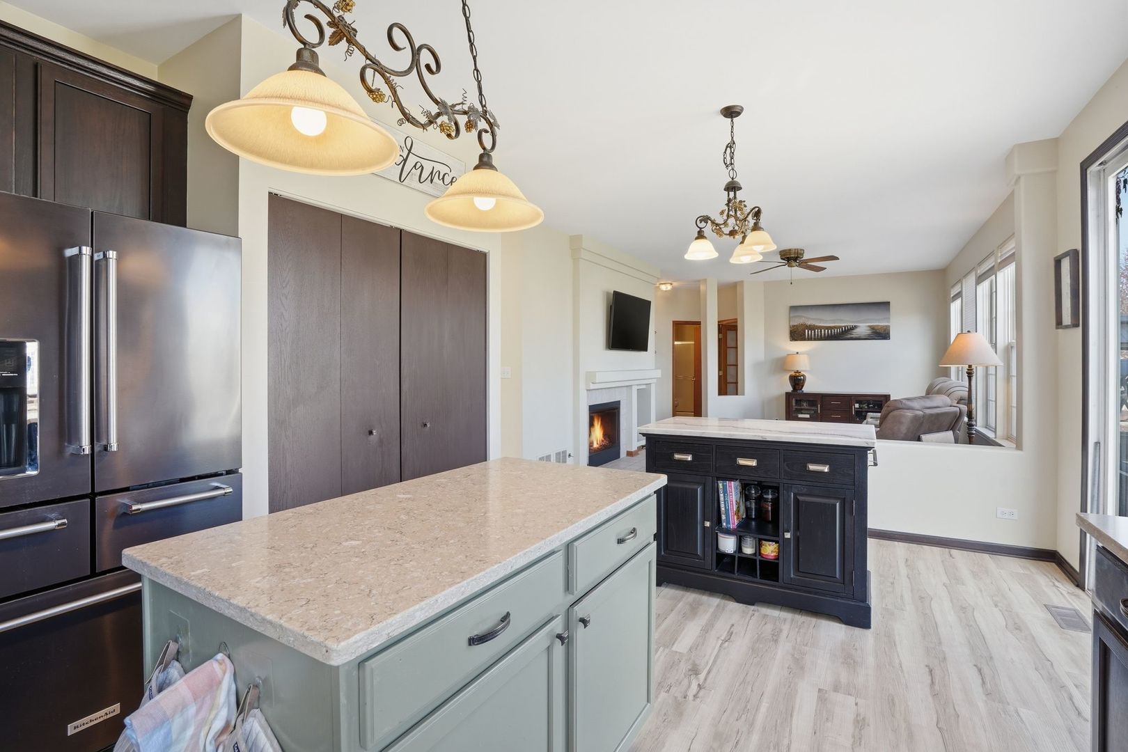 392 E 17th Place, Lombard, IL 60148