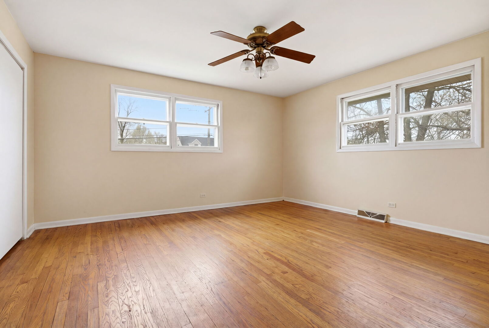 155 E Madison Street, Elmhurst, IL 60126