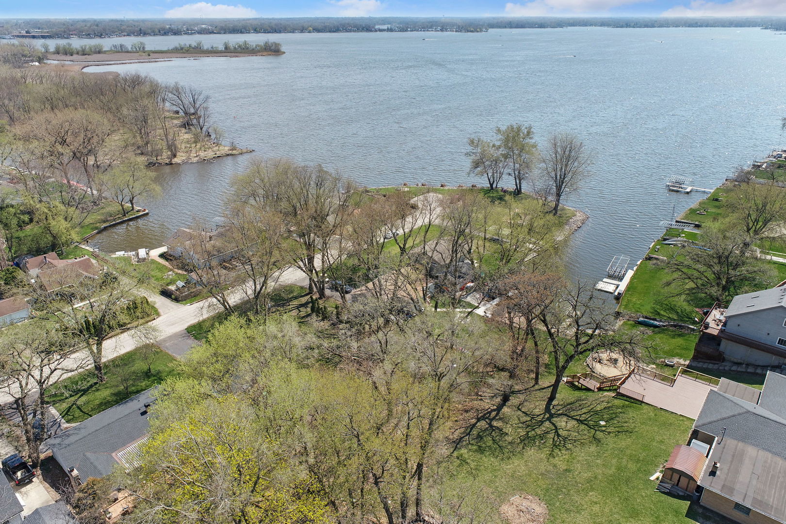 5207 N Lake Street, McHenry, IL 60050