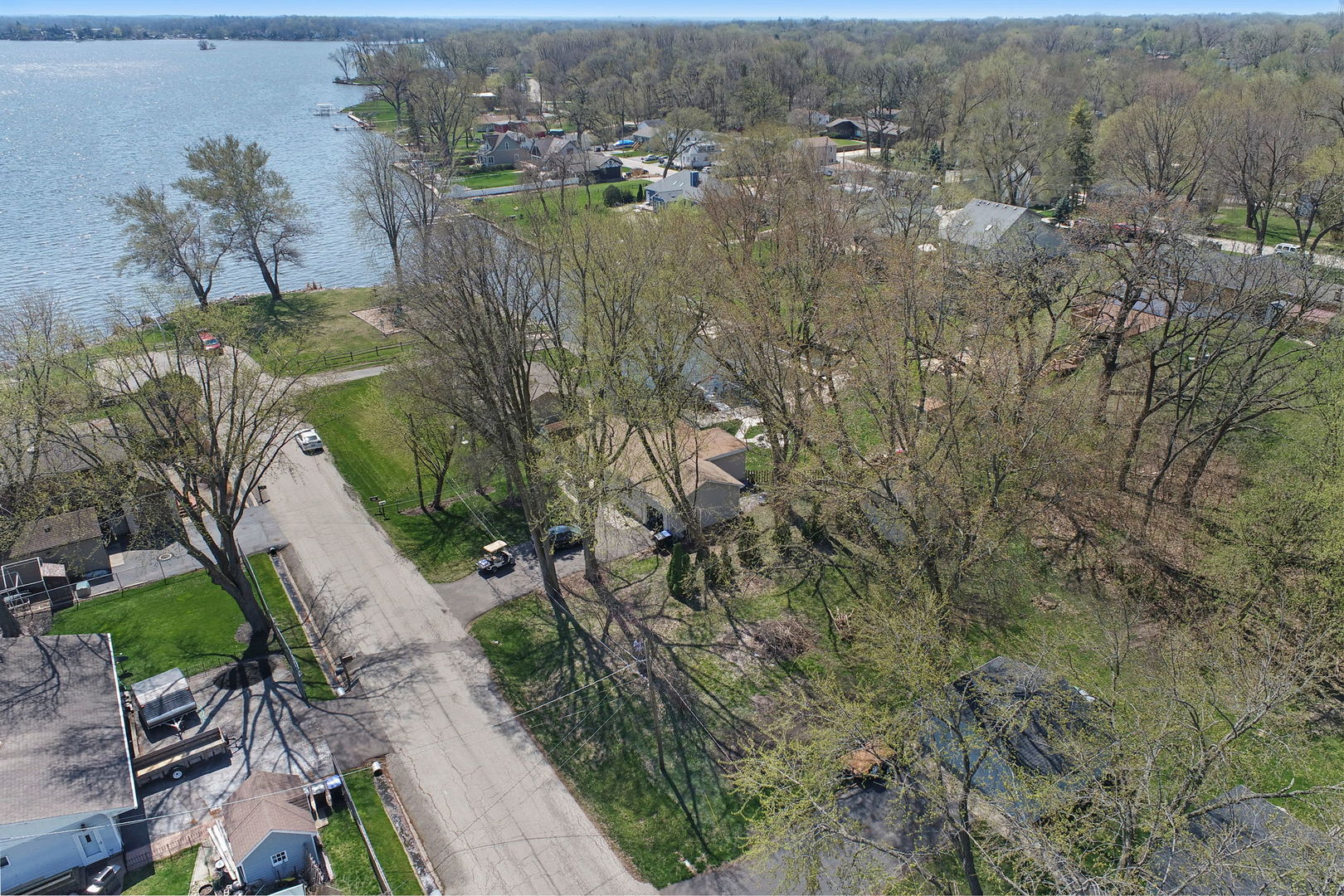 5207 N Lake Street, McHenry, IL 60050