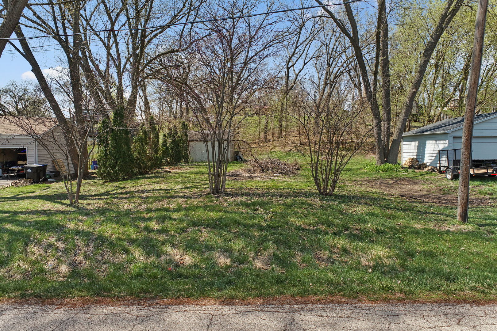 5207 N Lake Street, McHenry, IL 60050