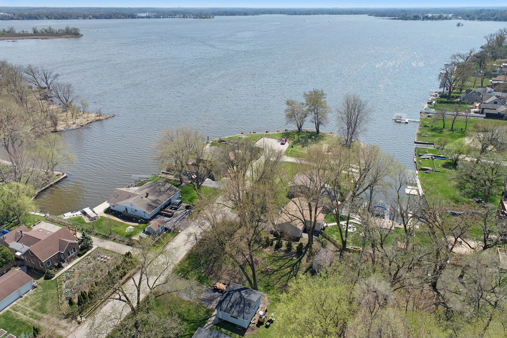 5207 N Lake Street, McHenry, IL 60050