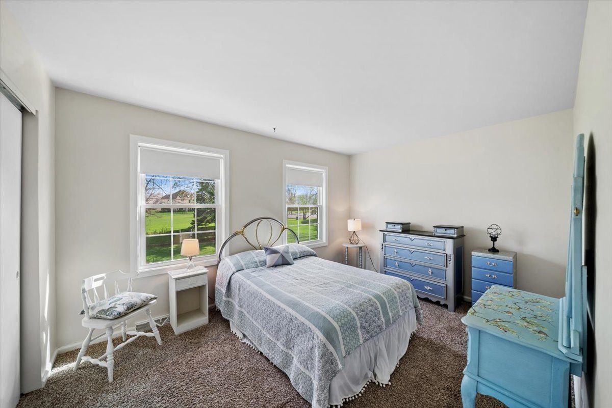 1150 Casa Solana Drive, Wheaton, IL 60189